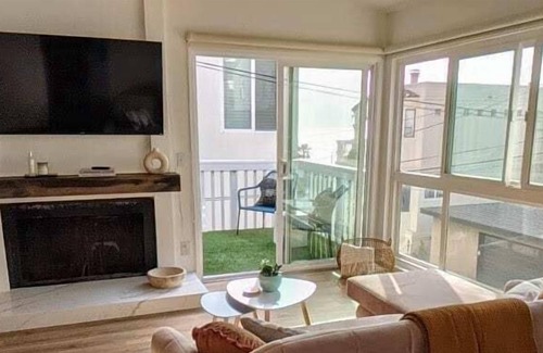 Gas Lamp Section House | OCEAN VIEW LUXURY Manhattan Beach Townhouse