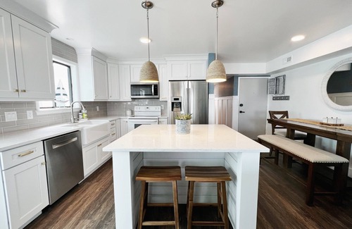 North Carolina Coast Condo | Ocean View. Pet Friendly - Coastal Charm, Clean & Comfy.