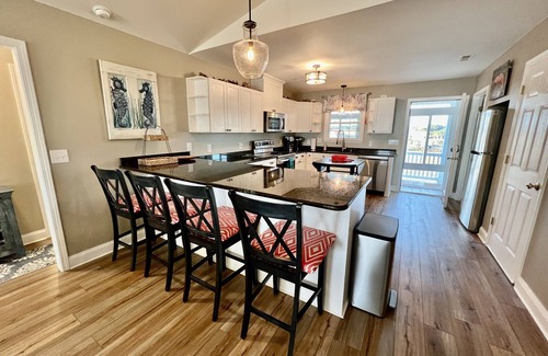 Long Beach House | Ocean View/Pool/Dog Friendly/Elevator/Center of Town/1PM Check-In/East Beachn