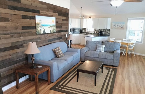 Edisto Island House | Ocean View Updated Beach House,Large Screened Porch,Beach Across the Street