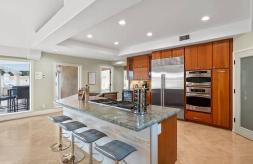 La Jolla Mesa Villa | OCEAN View Villa w/ Hot-tub, Pool, Fireplace
