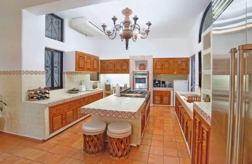 Almacen Villa | Ocean Views and a Garden to Fall in Love With