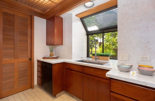 Kamuela Condo | Ocean Views - G201 - Steps From The Beach!