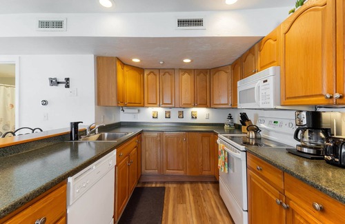York Beach Condo | Ocean Views One Row Back from Long Sands Beach
