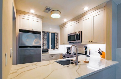 Kiawah Island Condo | Ocean Views, Serene Back Deck, Easy Walk to Beach. Beautiful Seaside, Dog-Friendly Villa Awaits You!