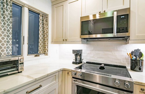 Kiawah Island Condo | Ocean Views, Serene Back Deck, Easy Walk to Beach. Beautiful Seaside, Dog-Friendly Villa Awaits You!