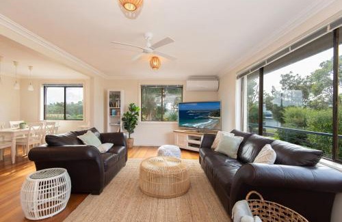 Malua Bay House | Ocean Views Walk to Malua Beach EV & Pet Friendly