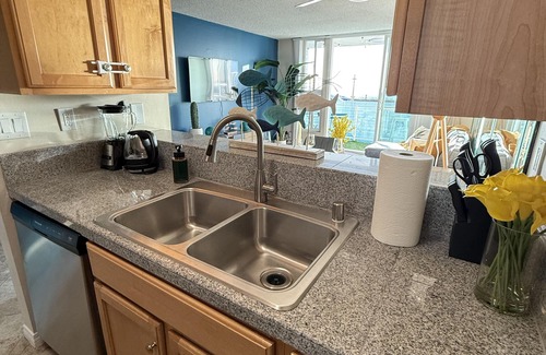 Redondo Beach Apartment | Oceanfront 1 BR Oasis w/Parking & Heated Pool