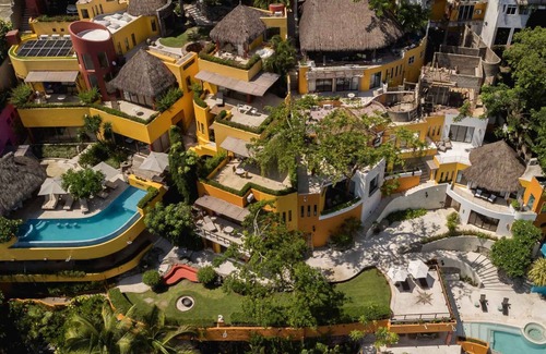 South Shore Hotel Area Villa | Oceanfront 15 Bedroom Villa For 28 Guests.