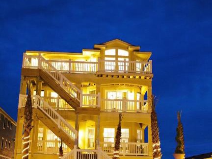 Kill Devil Hills House | OCEANFRONT, 18 BRs, ELEV, Theater, Rec Room, Poolside Bar, Luxury, EP204, Grande Ritz Carolina