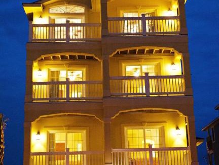 Kill Devil Hills House | OCEANFRONT, 18 BRs, ELEV, Theater, Rec Room, Poolside Bar, Luxury, EP204, Grande Ritz Carolina