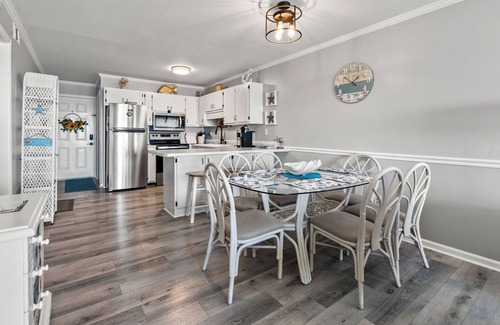 Cherry Grove Beach Condo | Oceanfront 2BR/2BA condo with balcony, pool, WiFi, & full kitchen. No pets/smoking