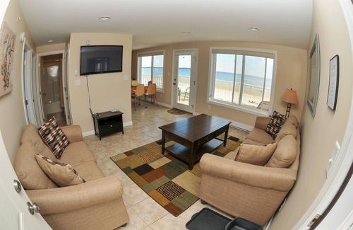Old Orchard Beach Condo | Oceanfront, 2 Bedroom Condo, 1 Mile From The Pier