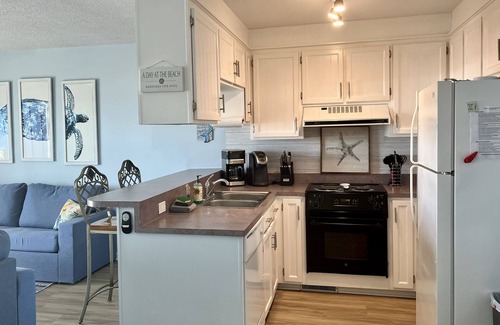 North Carolina Coast Condo | 🧜‍♀️Oceanfront 2BR 2Bath condo, private beach access, perfect location!🧜‍♀️