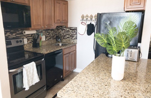 Northeast Virginia Beach Condo | Oceanfront 3-BR boardwalk condo w indoor pool!