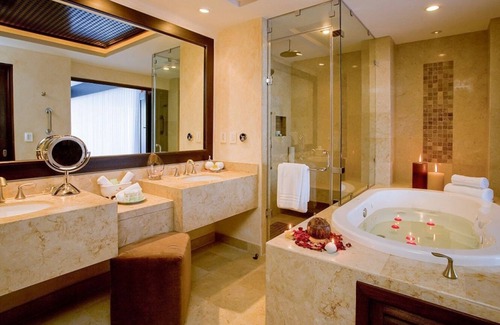 Amapas Resort | Oceanfront 3BR Penthouse, 5 Star Garza Blanca Gated Resort, Dec 13-20 and more!