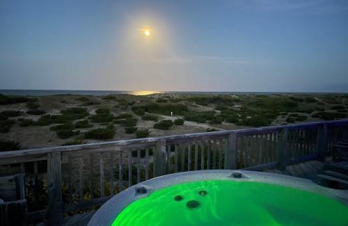 Salvo House | Oceanfront 4 Bedroom Salvo Sandcastle Hot Tub