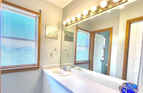 Salvo House | Oceanfront 4 Bedroom Salvo Sandcastle Hot Tub