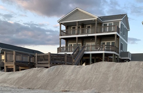 Long Beach House | Oceanfront/4 bedroom/3 bath/sleeps 10/breathtaking views/direct beach access