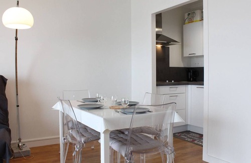Pornichet Apartment | Oceanfront Apartment, 2 Rooms, Sleeps 4, Renovated, Terrace, Parking - Pornichet