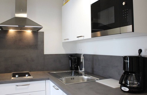 Pornichet Apartment | Oceanfront Apartment, 2 Rooms, Sleeps 4, Renovated, Terrace, Parking - Pornichet