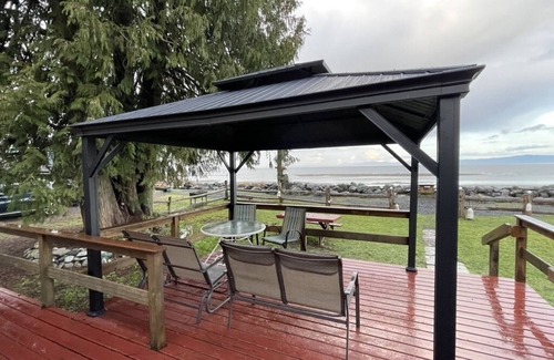 Regional District of Nanaimo House | Oceanfront Beachcroft House