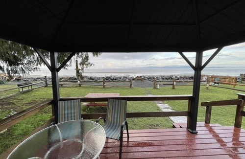 Regional District of Nanaimo House | Oceanfront Beachcroft House