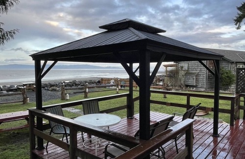 Regional District of Nanaimo House | Oceanfront Beachcroft House
