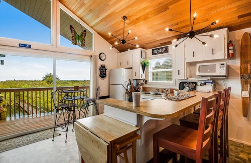 Oyehut-Hogans Corner House | Oceanfront beach house near town with washer/dryer- dog-friendly