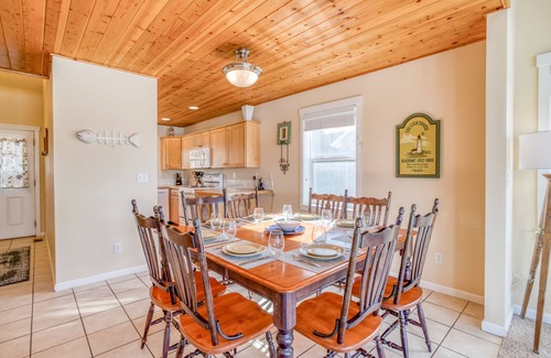 Lincoln Beach House | Oceanfront Bella Beach Beauty Has Panoramic Views, Spa Tub, Foosball and More!