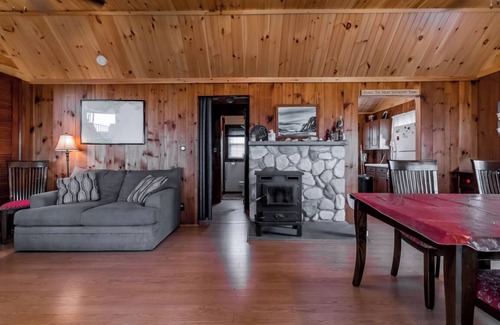 Southern Coast Cottage | Oceanfront bliss in this large and accommodating oceanfront property, with picturesque views!