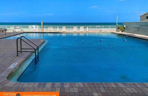 East Daytona Apartment | Oceanfront building with studio