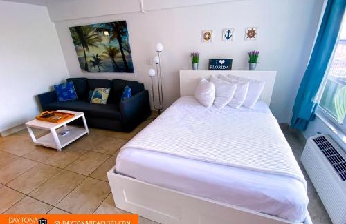 East Daytona Apartment | Oceanfront building with studio