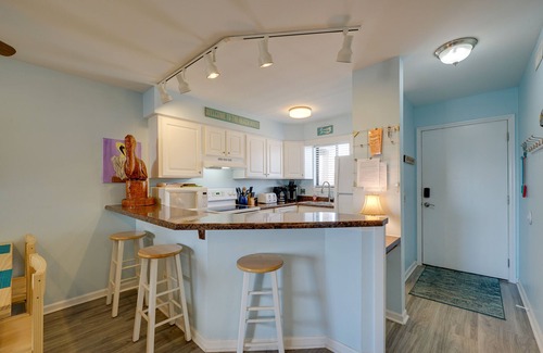 Wilmington Beach Condo | Oceanfront Carolina Beach Condo w/Pool & Views!