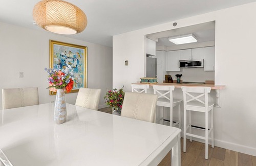 Old Orchard Beach Condo | Oceanfront Corner Condo with Panoramic Old Orchard Beach Views: 30-Day Minimum