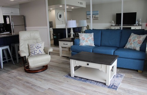 Panama City Beach Condo | Oceanfront condo overlooking the white sandy beach at Edgewater Tower III
