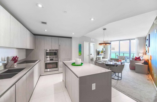Hollywood South Central Beach Condo | Oceanfront Condo – Beach Access & Rooftop Pool