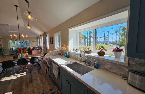 Port Hueneme Condo | Oceanfront Condo Steps from the Beach w/Unobstructed Beach/Pier/Island Views
