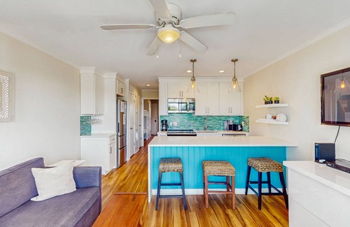Isle of Palms Condo | Oceanfront condo with water views, pool, balcony, & easy beach access