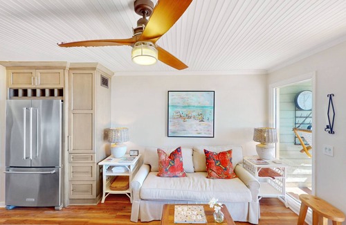 Isle of Palms Condo | Oceanfront Condo with Private Balcony!