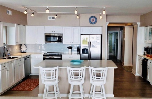 Litchfield by the Sea Condo | Oceanfront condo at Litchfield By the Sea with access to community pool and tennis courts.