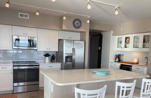 Litchfield by the Sea Condo | Oceanfront condo at Litchfield By the Sea with access to community pool and tennis courts.