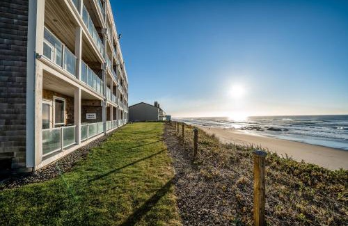 Lincoln City Apartment | Oceanfront Contemporary