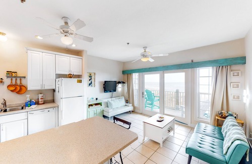 Hatteras Condo | Oceanfront, dog-friendly condo with ocean view, pool & central AC
