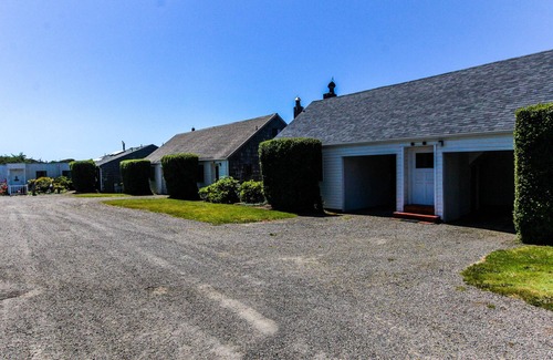 Edgewater Shores Cottage | Oceanfront dog-friendly home with hot tub, amazing view & path to beach