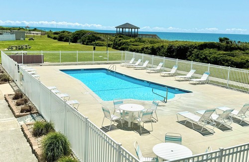 Atlantic Beach Condo | 🏖OCEANFRONT DUNESCAPE VIEW Direct Beach Access🦀Kitchen🐬Pool🚴WiFi