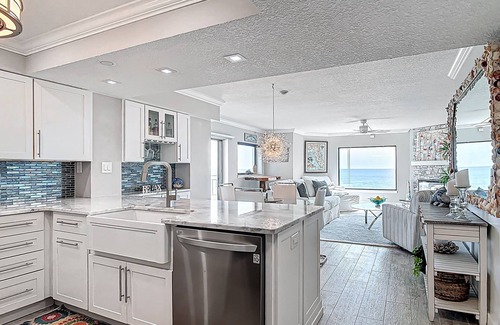 New Smyrna Beach Condo | Oceanfront End Unit | Panoramic Views, Pool, Prime NSB Location - SST525