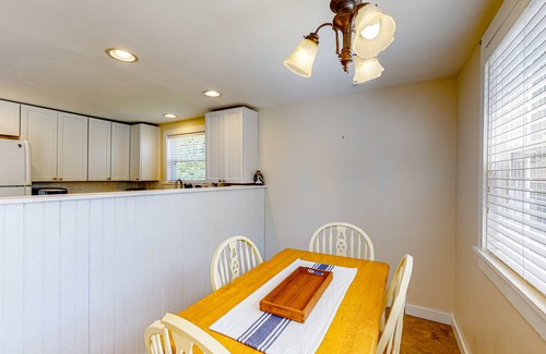 Boothbay Harbor Apartment | Oceanfront escape with deck, views of Lobster Cove & firepit - walk to town