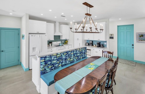 Marathon House | Oceanfront Family Retreat - Stunning Views Lindsay Landing! Beach/Pool Access!