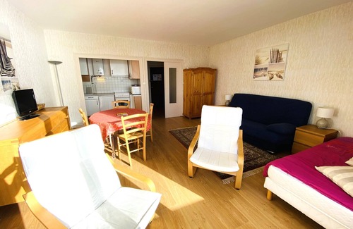 Les Sables d'Olonne Apartment | Oceanfront Studio with Balcony, Steps from Beach